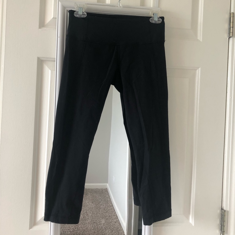 Black Lululemon capris- size 6
